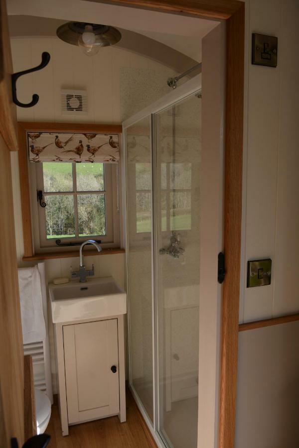 Ferienwohnung Snug Oak Hut With A View On A Welsh Hill Farm Brecon Exterior foto